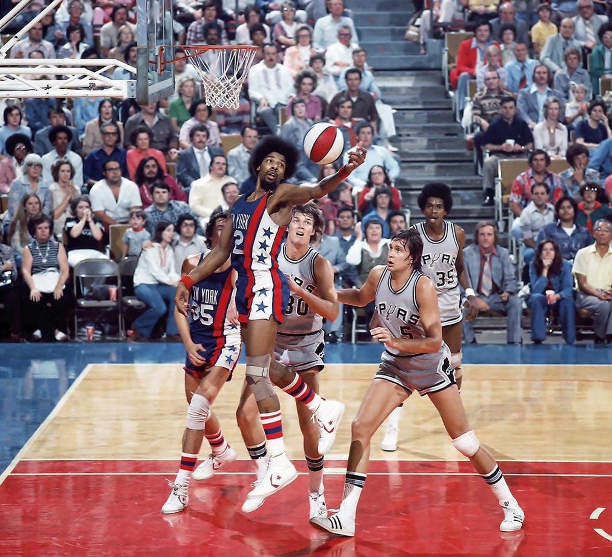 1976-Julius-Erving-001287565.jpg